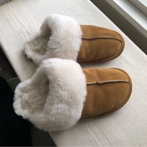 Sherpa/sheep skin slippers softmoc